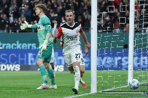 记者：格策已与法兰克福续约至2027年，官宣预计未来几天公布