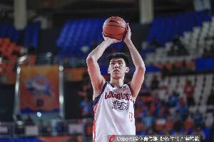 稳定发挥！徐昕出战29分钟 6中5高效拿到12分9板