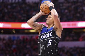 迅速调整！班凯罗半场13中7独得22分 次节17分