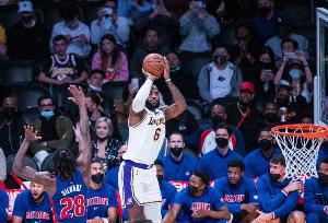 马克西：斯图尔特是绿巨人浩克 敢去追打詹姆斯的人都是浩克