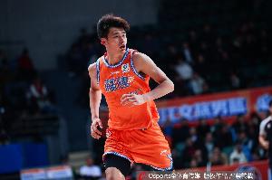 就你打得好！状元杨曦皓半场5中4拿下11分3板1助 全队唯一上双