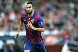 34岁蒙托亚宣布退役：一对一防守梅西真的很难，尤其他沿边路突破