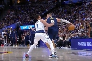 仙人指路！约基奇背传精准找到沃特森 后者起飞暴力劈扣