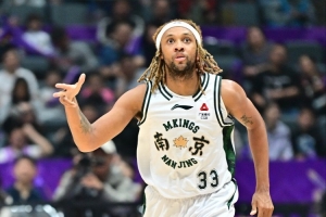 谁也防不住！卡特莱特25中13狂轰44分7板13助4断 下半场独得33分