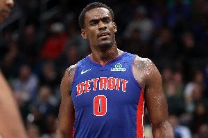 挑大梁！杜伦7中6砍半场最高17分外加7板3助2帽 罚球6中5