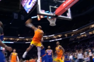 杀死比赛！小桥三分不中自投自抢 垫步起飞拉满弓单臂暴力战斧！