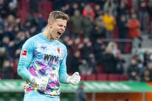 乌尔比希因伤退出，德天空：纳格尔斯曼补招奥格斯堡门将达门