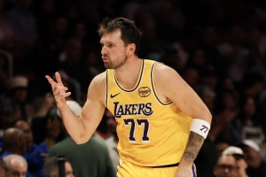 东契奇砍生涯第61次单场40+ 超越利拉德&上升至NBA历史第15位