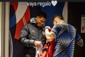 贝林厄姆晒与巴尔韦德互换球衣：我爱你兄弟，多棒的礼物啊