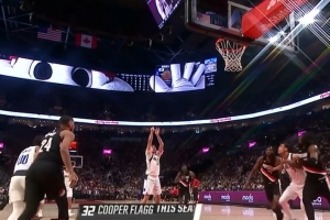 秀啊！弗拉格连续胯下晃过克里斯·穆雷 丝滑跳投2+1