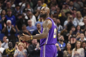 香波特：詹姆斯瞄准冠军是不切实际的幻想 但这是成就伟大必须的