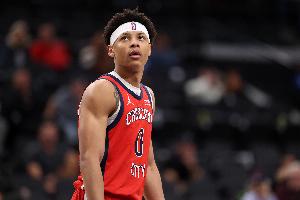 手感冰凉！费尔斯12投仅3中拿到10分4板 三分5中1