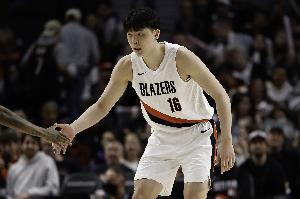 手感欠缺了点！杨瀚森G联盟半场投篮6中1 贡献4分4板2助！