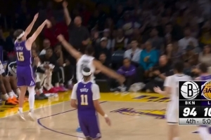 无限猖狂！里夫斯追身三分再度命中 助湖人领先9分打停篮网