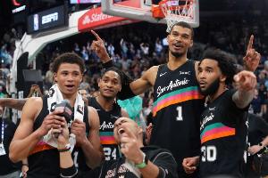 瓦塞尔：这支马刺会让整个联盟头疼 现在作马刺球迷太激动人心了