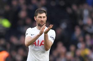 记者：热刺甚至考虑让球队后卫本·戴维斯临时带队