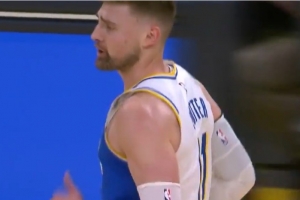 名不见经传！米卡·波特连中4记三分+虚晃单臂战斧 8分钟砍14分！