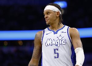 又拉到家了！班凯罗半场10中3&三分2中0 有4失误&正负值-21