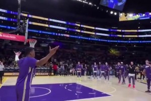 文班在20年一场青年联赛拿下了18分16板6断6帽的炸裂数据