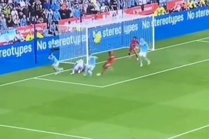 外国球迷：人们批评阿诺德对塞尔塔防守糟糕，看他在利物浦时的吧