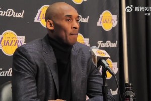 记者：你觉得有人能打破你的81分记录吗？科比：我相信可以