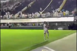 能否顺利入选国家队？门后视角看内马尔此前比赛精彩的挑射！