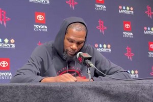 杜兰特谈阿德巴约83分：这是在太疯狂了，这是极其伟大的成就！