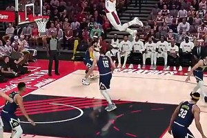 这操作有点离谱了网友2K模拟杨瀚森各种逆天暴扣打爆约基奇