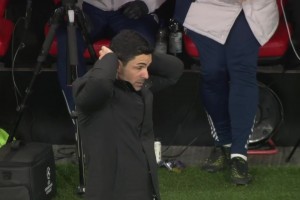 运气不佳！约克雷斯禁区内做球，马丁内利抽射击中横梁！