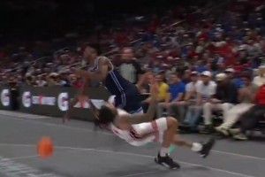 状元级天赋迪班萨晃倒对手切入炸扣！直接吓退防守！！