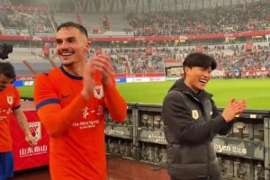 主场连胜国安！本赛季连场进球的谢文能赛后乐开了花