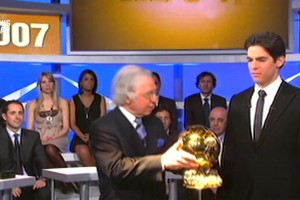 才华秀拔春兰馥！名场面：卡卡赢得金球奖的那一刻！