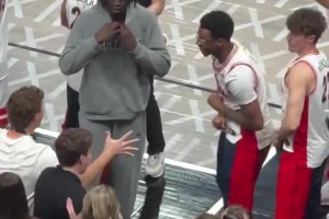 比他哥哥有活力？詹姆斯二儿子布莱斯所在球队夺得冠军