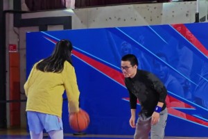 看的出来雨哥的基础还是很扎实的！“卓识”都被防的出不来收☺️