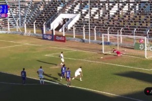 乐极生悲！小将点球破门后Siuuuu，结果把自己的腿摔断了…