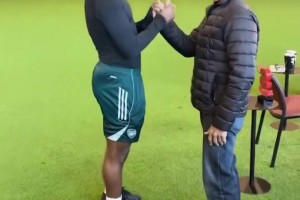 独狼罗马里奥到访阿森纳，艾泽&热苏斯见到后膜拜