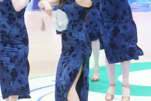 同曦美女啦啦队身着一身蓝色旗袍热舞，这个兄真喜啊！