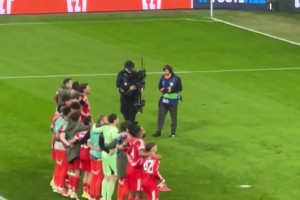 拜仁的球迷和球员高喊：马德里，马德里，我们要狠狠羞辱皇马