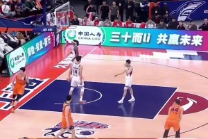 张镇麟外线持球突破炸框！这球太美学暴力了！