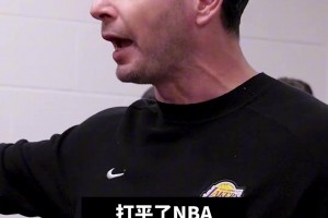 近日湖人赛后更衣室，为两位达成里程碑的球员欢呼致意！ ..