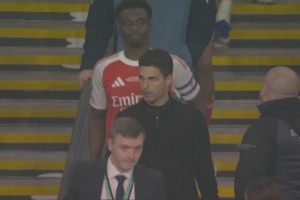 联赛杯决赛0-2不敌曼城！阿森纳领取亚军奖牌！