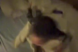 山东泰山外援瓦科悄悄回家，开门瞬间被俩娃抱住