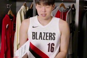 杨瀚森：争取下季和队友在场上用普通话交流战术 让对手懵逼