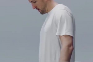 超现实！凯恩此前的别致广告：房间里只有一个GOAT！