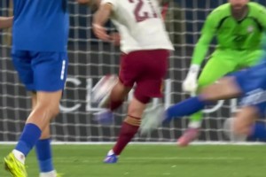 西班牙再下一城！奥亚萨瓦尔外围起脚远射重炮破门双响！