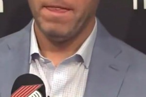 开拓者总裁此前：选中小杨后运营数据暴涨，一直在和火箭高管交流